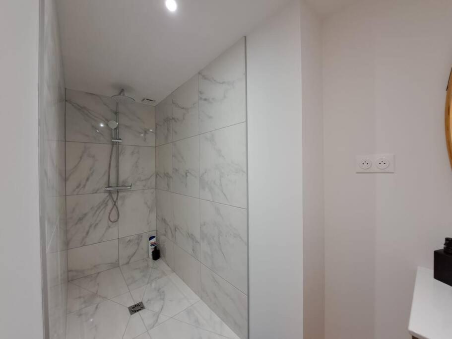 Mascate - Appartement Climatise En Hypercentre Реймс Екстериор снимка